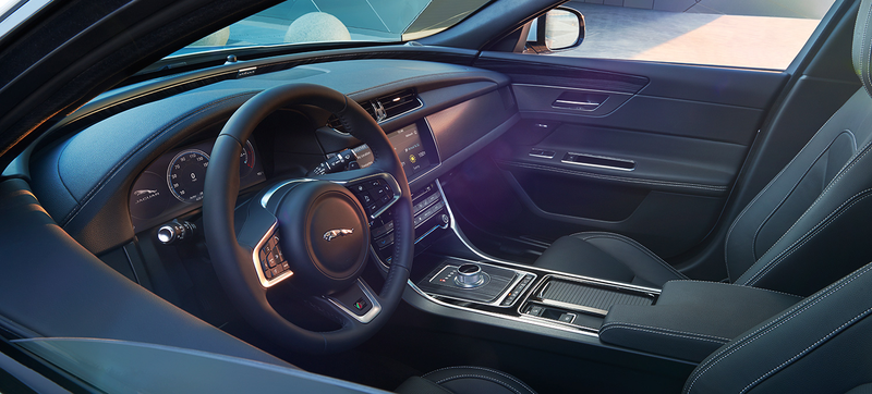Illustration for article titled You Can Get The 2016 Jaguar XF With A V6 Or A V6